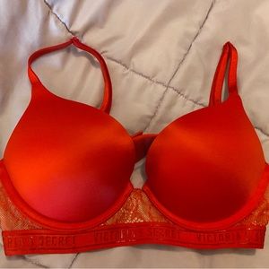 Victoria’s Secret bombshell bra